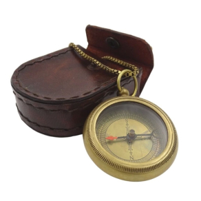 Vintage kompas s lančićem u kožnoj kutiji