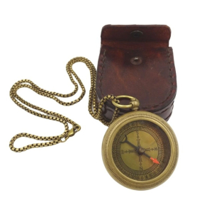 Vintage kompas s lančićem u kožnoj kutiji